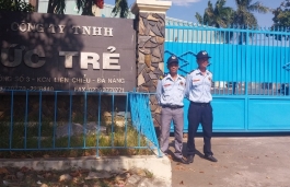 Nhân viên bảo vệ tại vị trí cổng