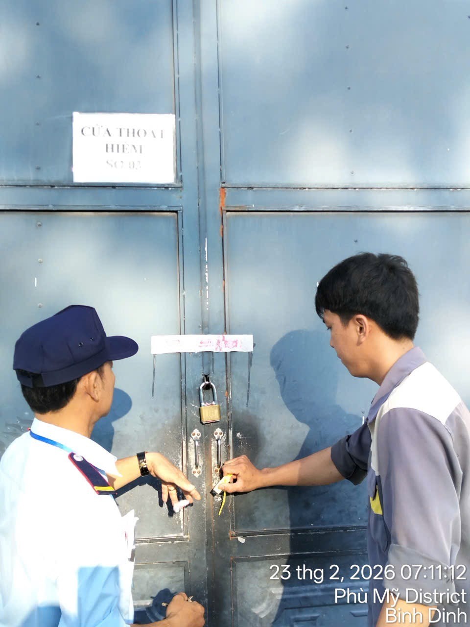 Kiểm tra niêm phong