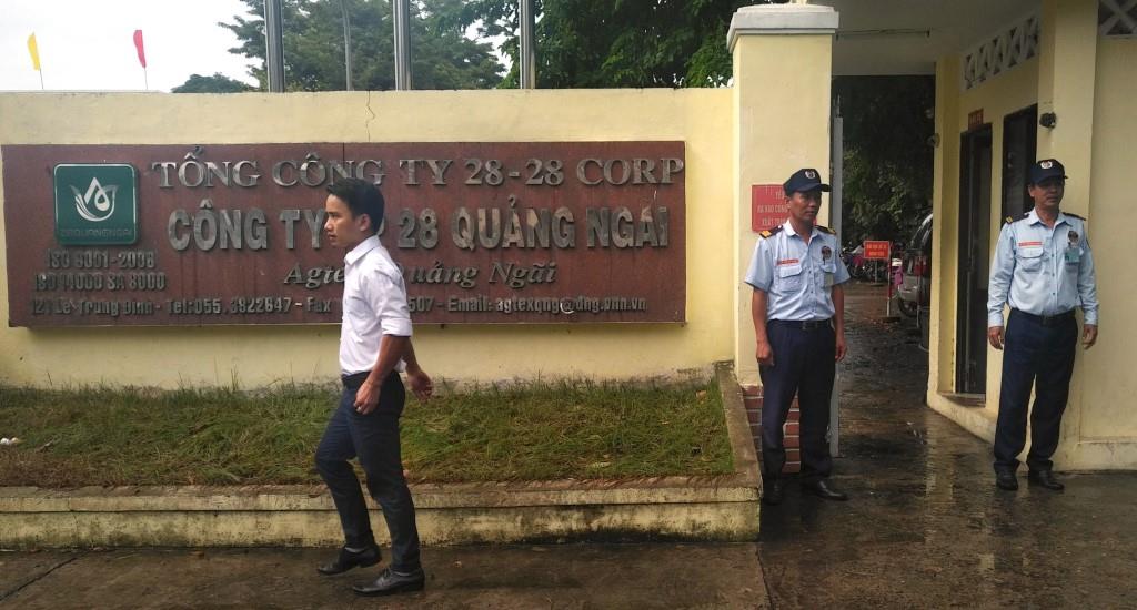 Nhân viên bảo vệ Thành Long tại Nhà Máy TCT 28