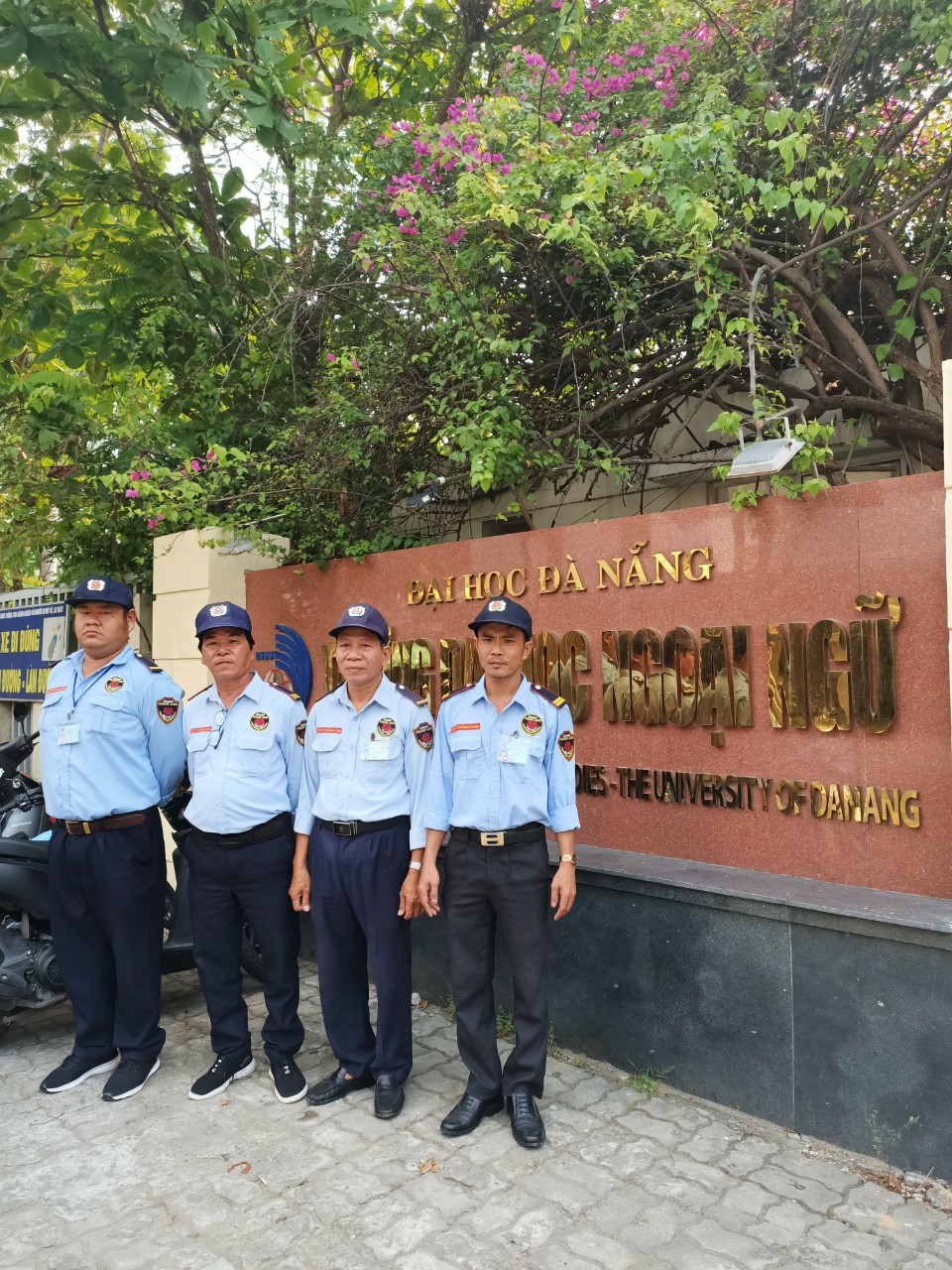 Bảo vệ TrườngĐH Ngoại Ngữ