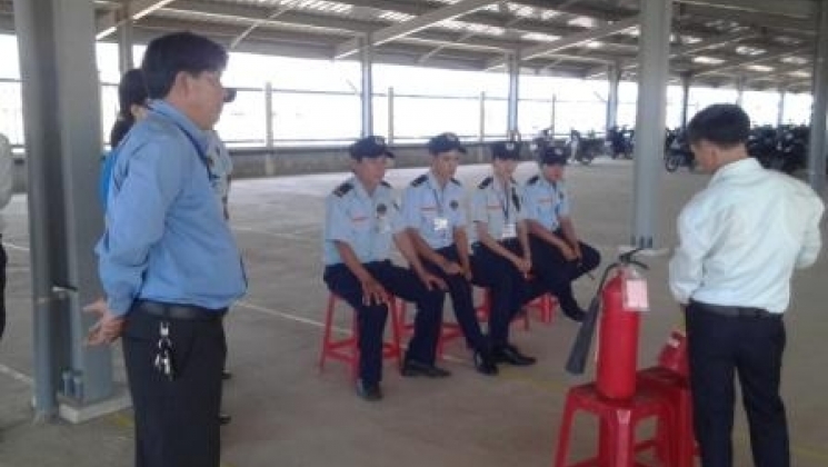 Công ty vệ sỹ Thành Long diễn tập PCCC