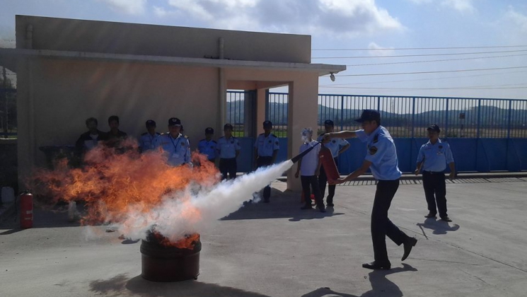 Công ty vệ sỹ Thành Long diễn tập PCCC