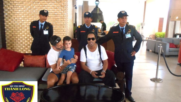 Vệ sỹ Thành Long Hộ tống VIP